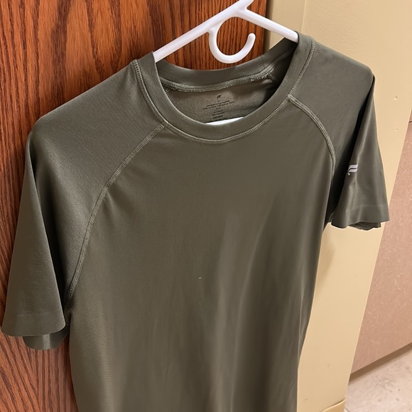 Fabletics athletic shirt. - Picture 2 of 4